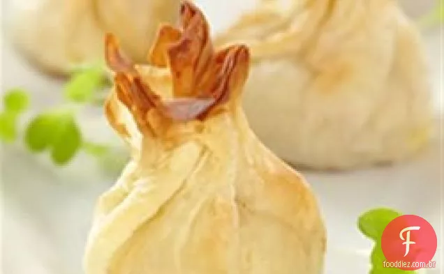 Ovo cremoso e bolsas de salmão defumado
