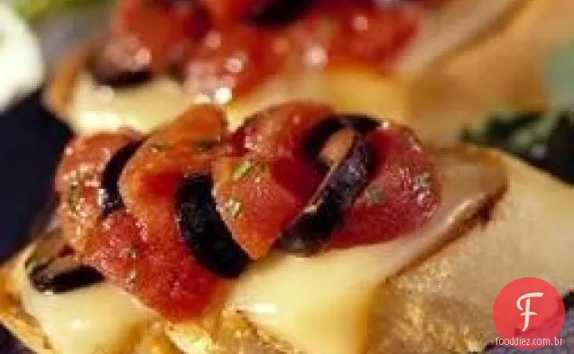 Tomate Crostini com queijo Fontina