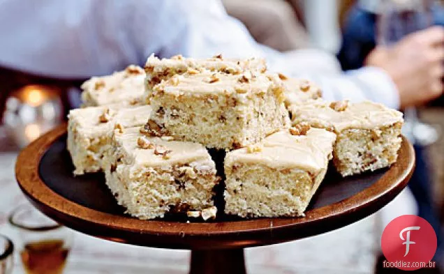 Bolo de noz com cobertura de praliné