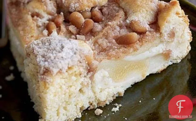 Bolo de Pêra com pinhões