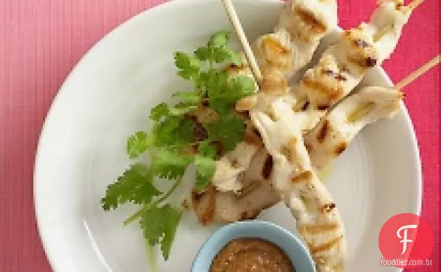 Frango Satay com molho de amendoim-chutney