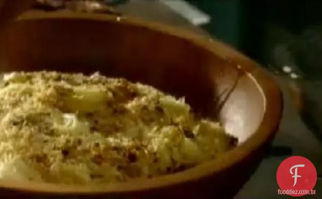 Macarrão Angel Hair com flocos de pimenta frita, limão e rúcula