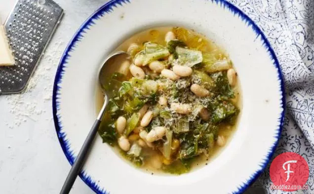 Sopa de escarola e feijão