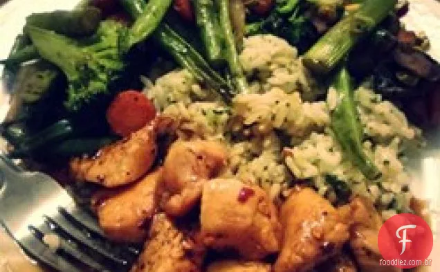 Frango com limão e pimenta doce com cuscuz de coentro