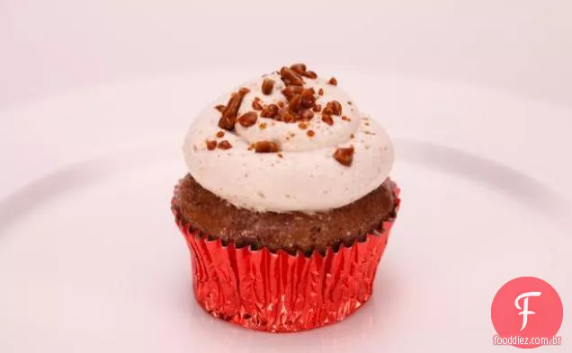 Rolling Stones Cupcake de açúcar mascavo com recheio de Creme De Coco, cobertura de Rum temperada e açúcar mascavo rachado quebradiço