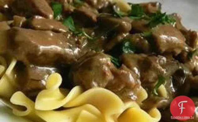 Stroganoff da carne do fogão lento de Alyson