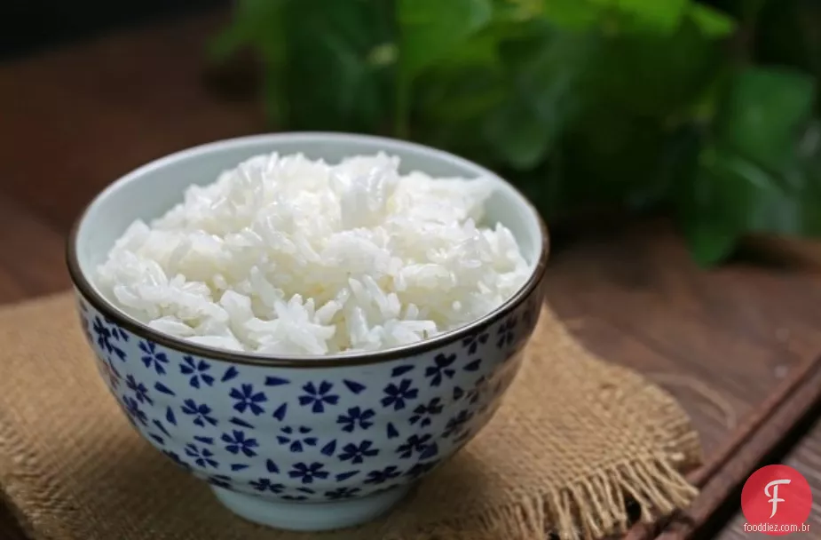 Salada de arroz selvagem com pêra e Cranberry