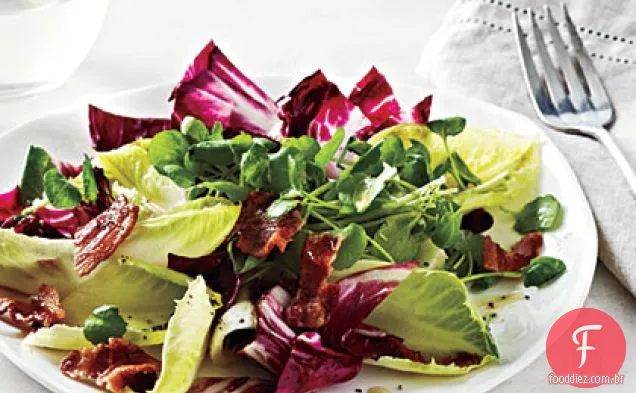 Salada Endive e agrião com molho de bacon e cidra