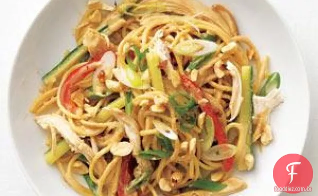 Macarrão De Amendoim De Gengibre Com Frango