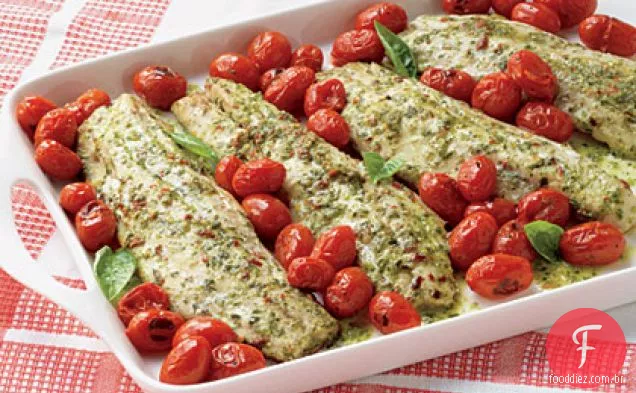 Pesto-baixo listrado marinado com tomates quentes
