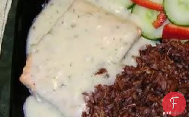 Salmão em molho de limão e endro