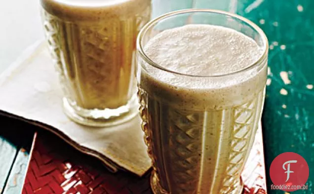 Manteiga de amendoim, banana e smoothies de linho
