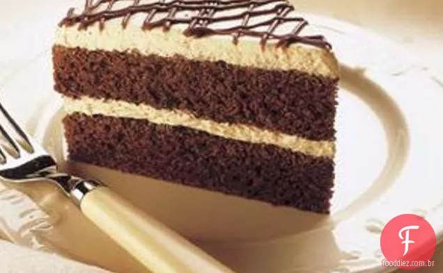 Bolo de cacau fosco com creme de amendoim