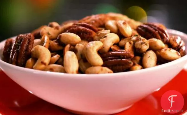 Mistura doce, picante e salgada de nozes cristalizadas