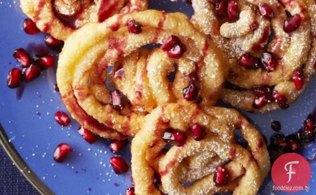 Bolos Fritos Com Xarope De Vinho