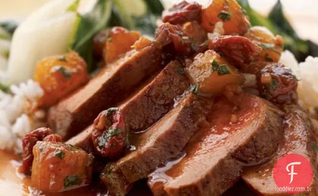 Peito de pato com abacaxi-Chutney cereja
