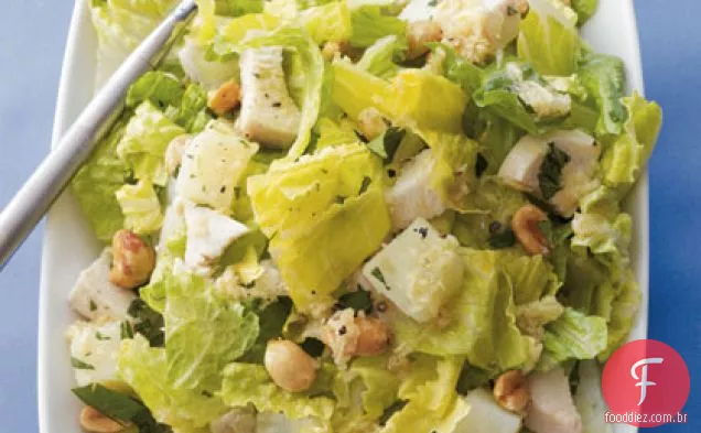 Salada de frango indiano com amendoim