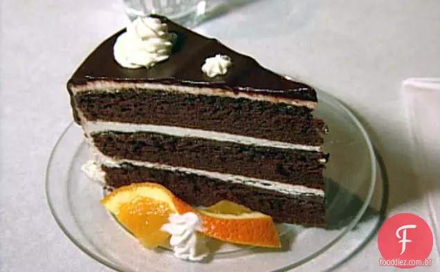 Bolo De Chocolate Com Cobertura de Creme De Manteiga de baunilha e cobertura de Ganache de Chocolate