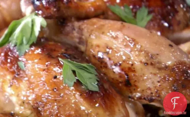 Frango assado com molho de vinagre de pimenta preta