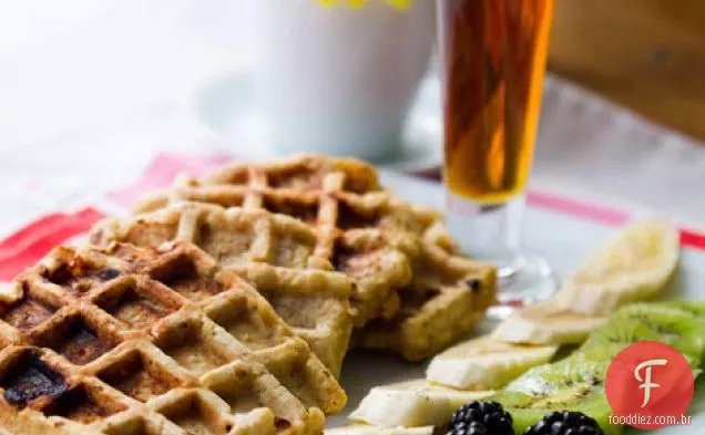 Maple Amendoim Banana Pão Waffles
