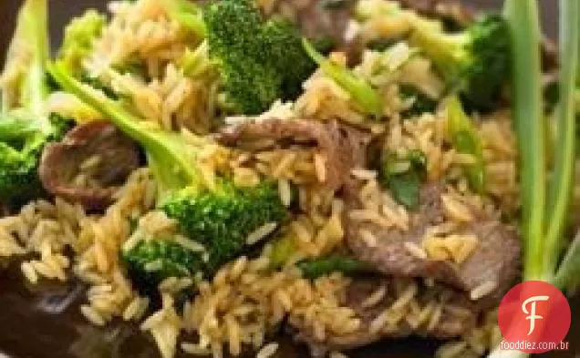 Carne e brócolis frite com Arroz Integral Integral