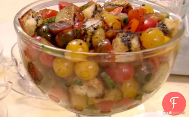 Salada de tomate e pepino da Herança do bebê