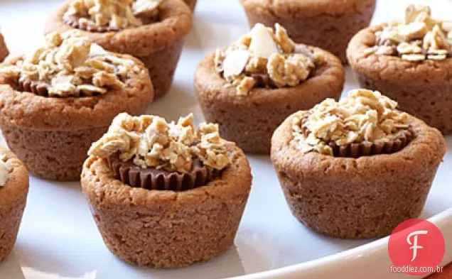 Mordidas dobro dos doces da manteiga de amendoim com Granola