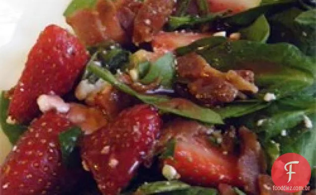 Salada de espinafre morango com queijo Feta e Bacon