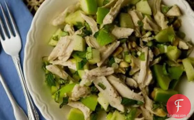 Salada De Frango Com Maçã E Manjericão