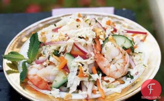 Salada de repolho e camarão do Sudeste Asiático