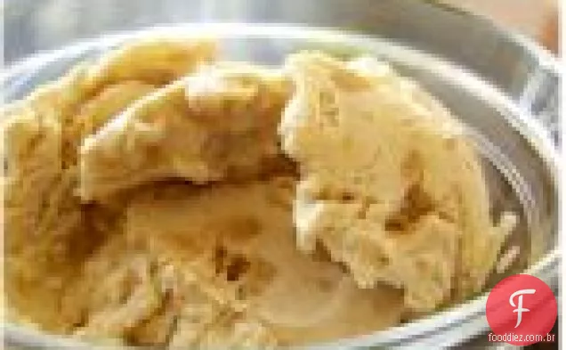 Sorvete rico em manteiga de amendoim sem laticínios