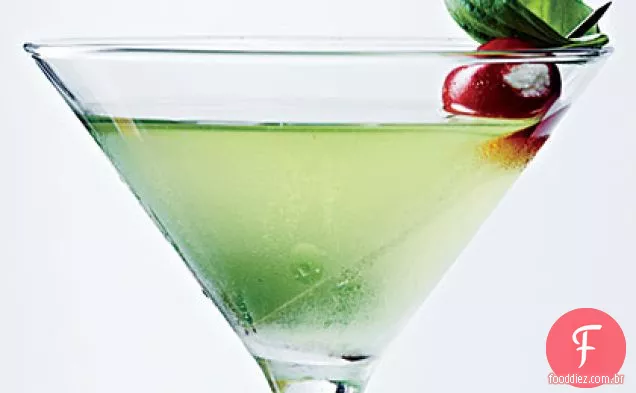 Martini de manjericão doce com tomates de queijo azul