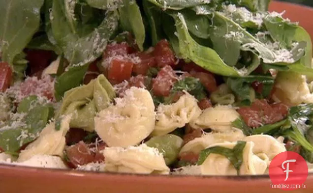 Salada Tortellini com vinagrete de ervas frescas e tomate