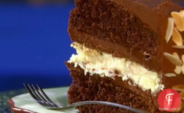 Bolo de camada de Chocolate com recheio de Cheesecake