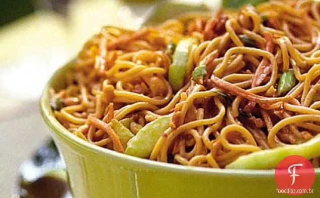 Salada De Macarrão Com Amendoim