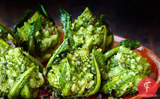 Brócolis Romanesco com molho de ervas verdes