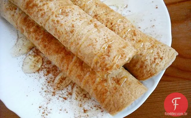 Crepes De Manteiga De Amendoim Com Recheio De Cream Cheese De Canela