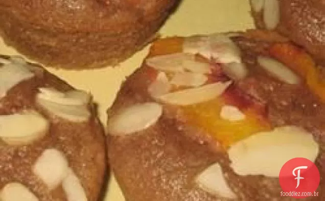 Pêssegos e biscoitos creme