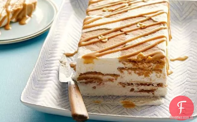 Bolo Icebox com fatia e assar Sandies de Manteiga De Amendoim