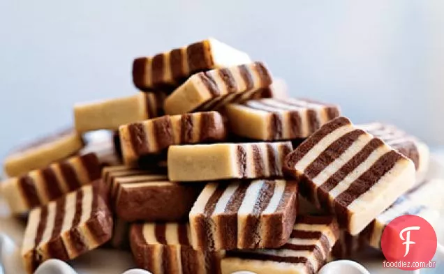 Biscoitos listrados em preto e branco