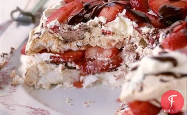 Merengue De Morango E Chocolate Torte