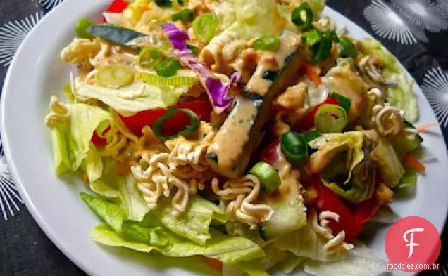 Salada Asiática Com Molho De Amendoim