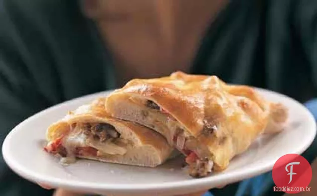 Salsicha, erva-doce e Provolone Calzones