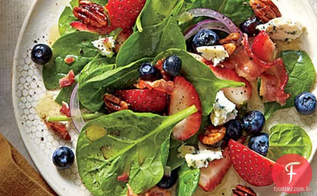 Salada de espinafre com molho de mel e nozes meladas
