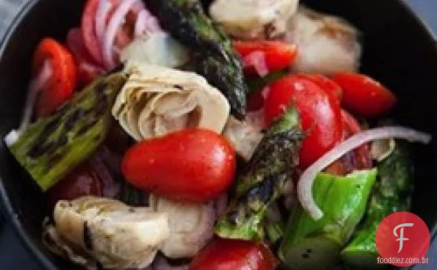 Salada grelhada de berinjela e aspargos