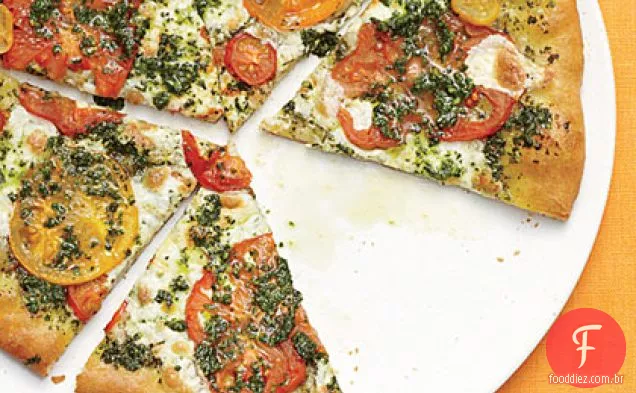 Mozzarella fresca, tomate da herança, e pizza da manjericão
