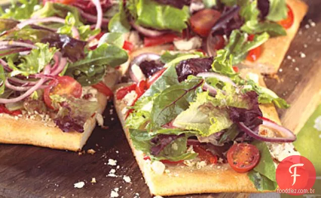 Verduras frescas de limão em Focaccia de pimenta vermelha