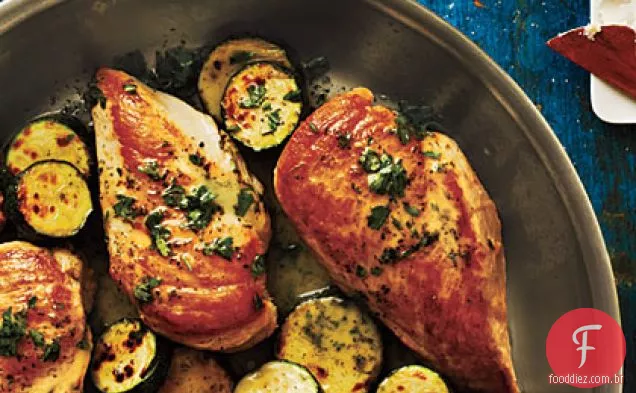 Frango salteado e abobrinha com salsa-molho de cerefólio