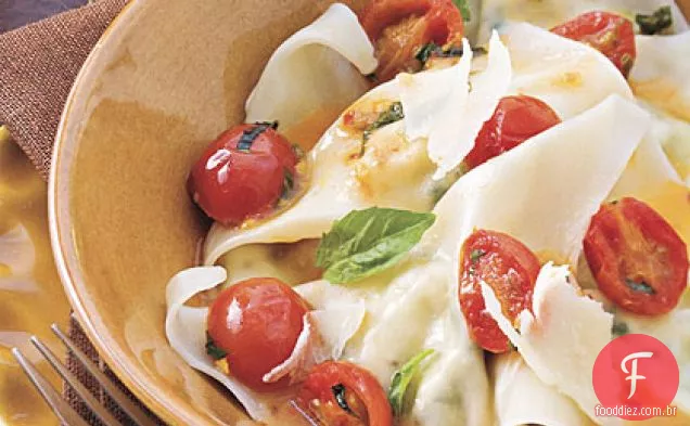 Ravioli De Queijo Com Molho De Tomate Picante