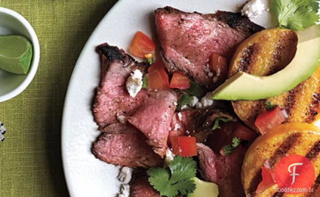 Polenta grelhada com bife picante